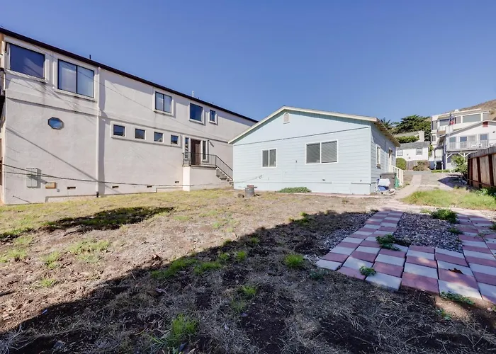 Pet-Friendly Cayucos Home: Walk To Public Beach!